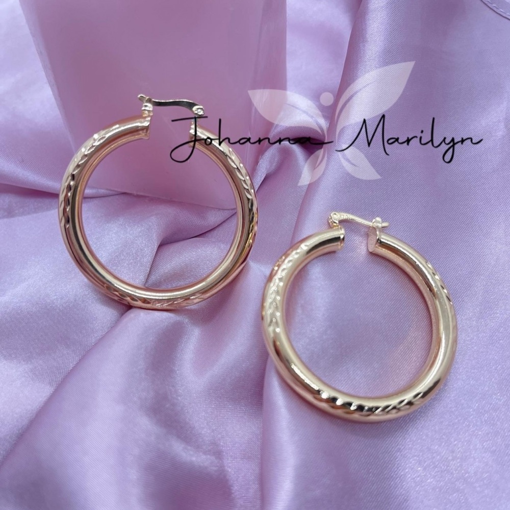 18k Gold Filled Diamond Cut Design Hoop Earrings 1.5” ✨ available in 2” & 1.25”